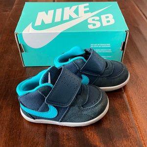 Baby Boy Nike Size 3- never worn